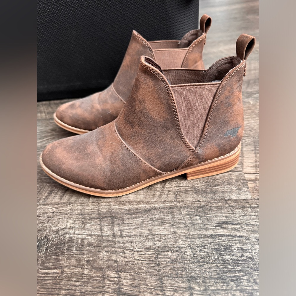 Rocket Dog booties. Dark brown. Size 7.5